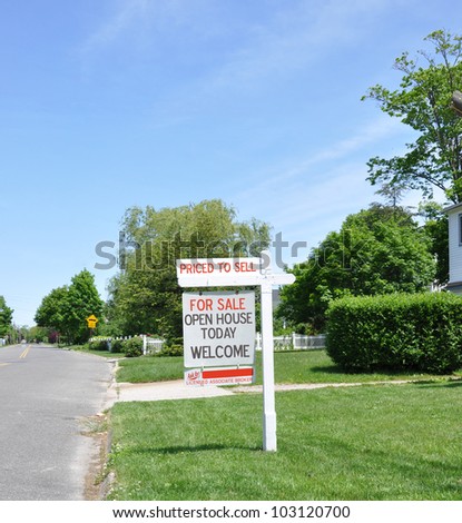 Real Estate For Sale Open House Welcome Sign Ask for Licensed Broker