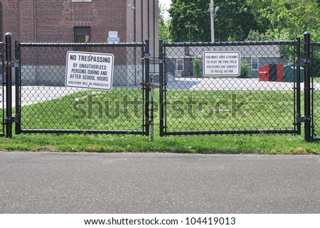 Sign No Trespassing School Property Fence No Skate Boarding
