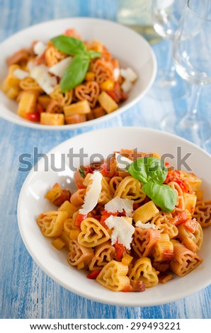 Heart shaped pasta with bell pepper, tomatoes and bacon