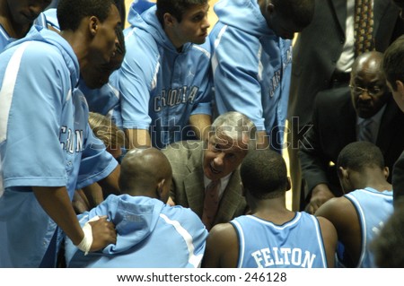 North Carolina men\'s basketball coach Roy Williams fires up his team in a huddle