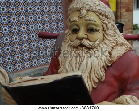 Papa Noel reading