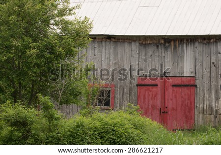 Red Barn Door (taken from road side)