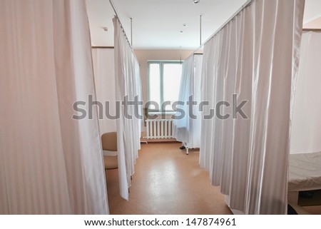 The image of an empty doctor\'s consulting room