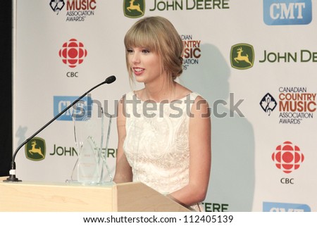 SASKATOON, CANADA - SEPT 9:  Taylor Swift with the New Generation Award at the 2012 Canadian Country Music Association Awards at Credit Union Centre on September 9, 2012 in Saskatoon, Canada