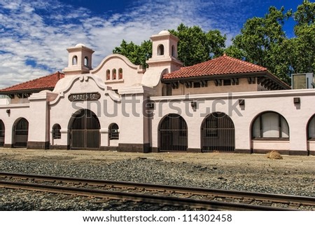 The old Southern Pacific train station serves as the bus station for Modesto. The station serves Greyhound, Stanislaus County bus line and the Modesto bus lines.