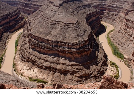 Goosenecks State Park is located near the southern border of the state of Utah in the western United States. It overlooks a deep meander of the San Juan River.