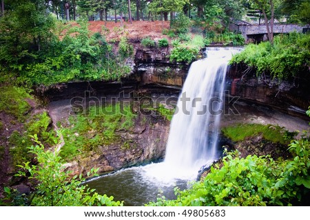 Minnehaha Falls is located in south-east Minneapolis and is only minutes from either downtown Minneapolis or Saint Paul