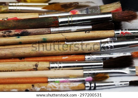 wooden brushes for painting close-up