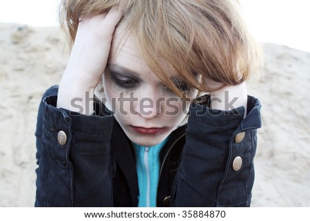 Que suis-je pour toi? Stock-photo-the-tear-stained-girl-with-the-begun-to-flow-ink-looks-in-the-camera-35884870