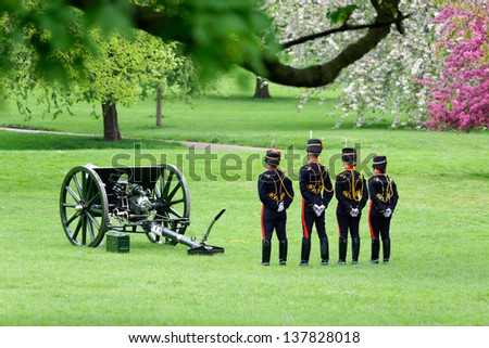 LONDON - UK, MAY 08: The King\'s Troop in Green Park are ready to fire gun salutes for the State Opening of Parliament on May 8, 2013 in London.