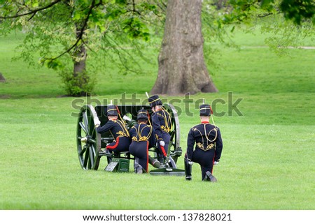 LONDON - UK, MAY 08: The King's Troop in Green Park are ready to fire gun salutes for the State Opening of Parliament on May 8, 2013 in London.