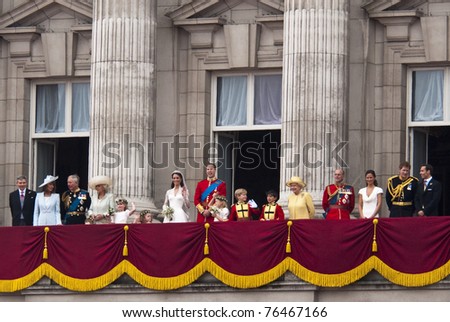 oyal Family Appears On Buckingham Palace B