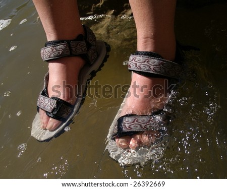 feet cooling down in water