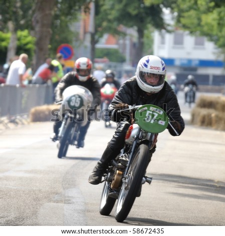 MIDDELHARNIS - AUGUST 6: The Grand Prix of Middelharnis shows vintage motor cycles racing through the streets on august 6 , 2010 in Middelharnis, Netherland