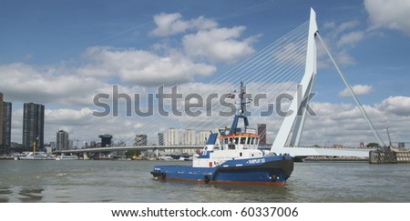 ROTTERDAM - SEPTEMBER 4: The World Port Days in the port of Rotterdam showing many boats on the maasriver and around the famous Erasmus bridge on September 4 , 2010 in Rotterdam, Netherland