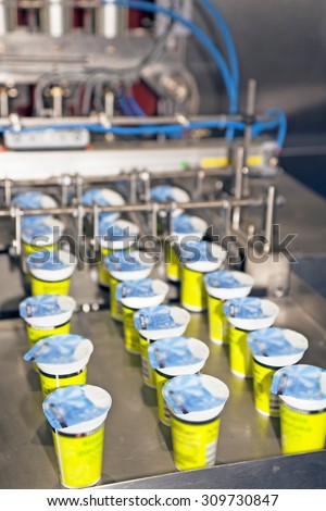 Yogurt filling and sealing machine, automatic packaging machine.