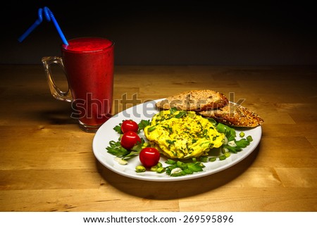 Omlet with Salad and Smoothie