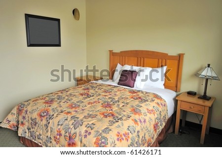 Single luxurious bed in hotel room. Suitable for concepts such as travel, tourism, vacation and holiday, and relaxation.