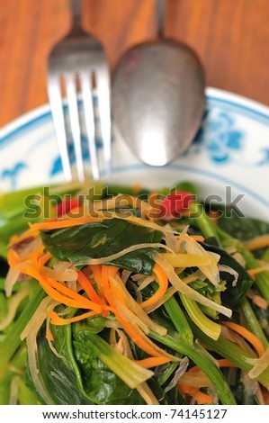 Healthy vegetable mix prepared from leafy vegetables, carrots, and burdock shredding.