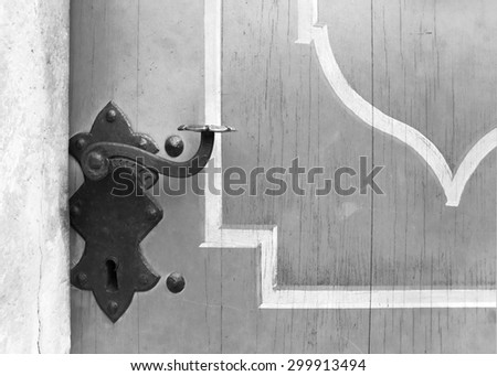 Old door with the door handle