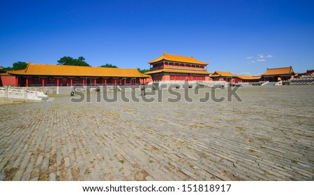 the Forbidden City was built in 1420,it remain intact through the Ming and Qing dynasty.Both in Ming and Qing dynasty,the emperors lived in Forbidden City and managered this country