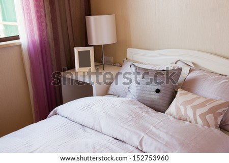 the bedroom with nice decoration