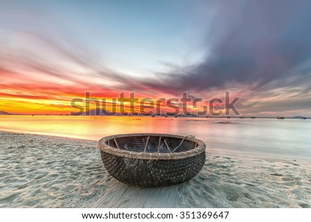 Welcome basket boat sunrise when the sun is not yet awake long exposures do move into a trail cloudy horizon glowing halo radiating beautifully