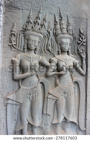 The twin Khmer women sculpture, dressed up in the ancient uniform without shirt