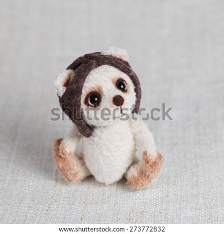 White artist Teddy bear with Brown hat