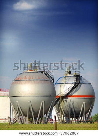 fuel tank in the refinery