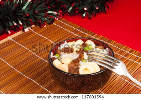 Cold Christmas appetizer containing rice and raisins