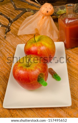 Rotten apple dessert, a Halloween idea for kid food