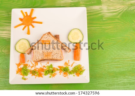A sandwich in the shape of a house, creative food for kids