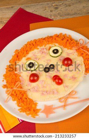 Pizza face, a funny meal for children