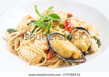 Drunken Spaghetti - Stir fried spicy spaghetti with seafood (Thai Food)