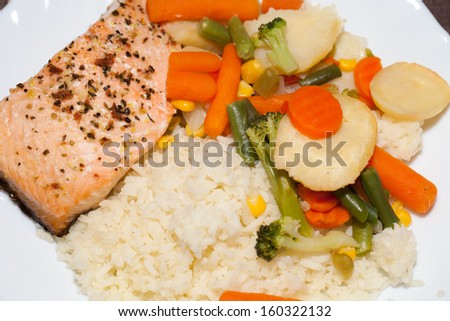 The healthy diet. The salmon with vegetables
