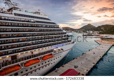 Philipsburg, St. Maarten - Jan.16, 2013: Cruise Ship Anchored In The Popular Tropical Island Of St. Maarten At Sunset. The Wathey Cruise Pier Was Recently Dredged To Accommodate Larger Cruise Ships.