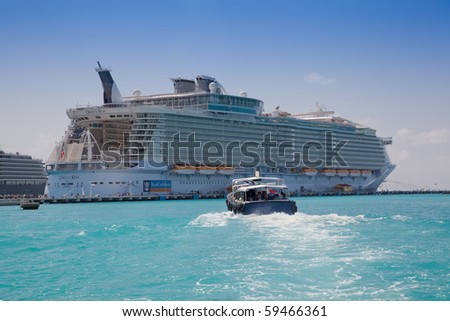 ST MAARTEN, NETHERLANDS ANTILLES - FEBRUARY 10:  Royal Caribbean\'s largest ship, Oasis of the Seas, in port at St Maarten.  February 10, 2010 in St Maarten, Netherlands Antilles.