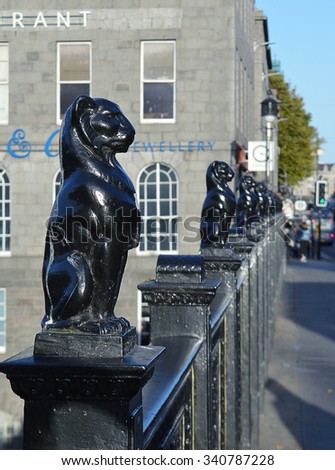 ABERDEEN, SCOTLAND - OCTOBER 2015: Kelly\'s Cats, cast-iron sculptures of the city\'s armorial leopards, by William Kelly, look onto Union Street from the world\'s largest single-span granite bridge.