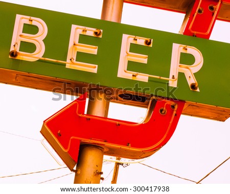 Neon beer sign with red arrow