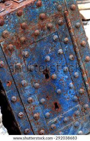 Picture of an Old blue rusty safe