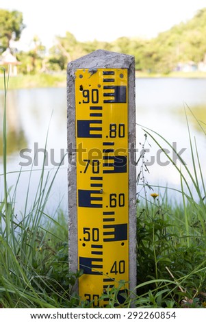 Water level pole