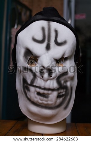 Mannequin head ghost mask to fear.