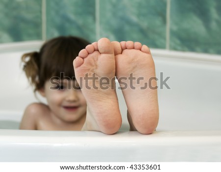 Little girl feet in the bathtub