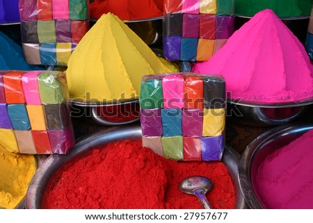 Dyes to paint on a market of Mysore