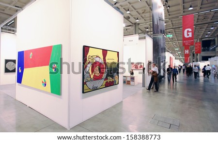 MILAN - APRIL 08: People visit paintings galleries during MiArt, international exhibition of modern and contemporary art on April 08, 2011 in Milan, Italy