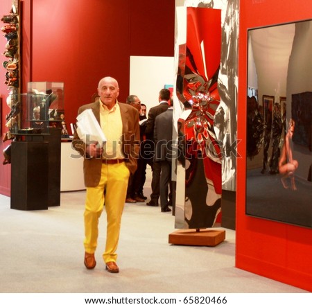 MILAN - MARCH 27: People walk looking at painting galleries at MiArt ArtNow, international exhibition of modern and contemporary art March 27, 2010 in Milan, Italy.