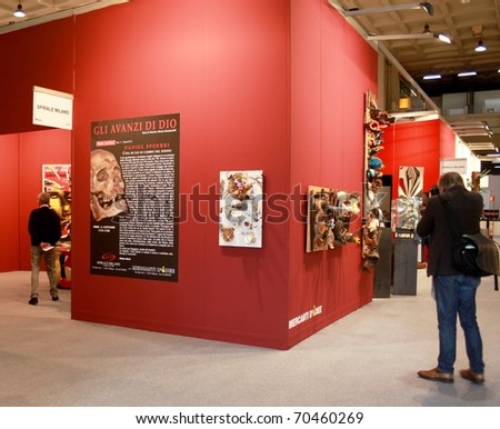 MILAN - MARCH 27: People look at arts galleries during MiArt ArtNow, international exhibition of modern and contemporary art March 27, 2010 in Milan, Italy.