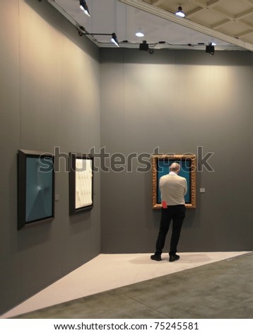 MILAN - APRIL 08: People look at painting galleries during MiArt ArtNow, international exhibition of modern and contemporary art April 08, 2011 in Milan, Italy.