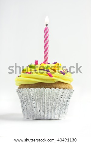 اروع تشكيلة لمحبي الكاب كيك Stock-photo-cupcake-shot-on-a-white-background-with-one-candle-40491130